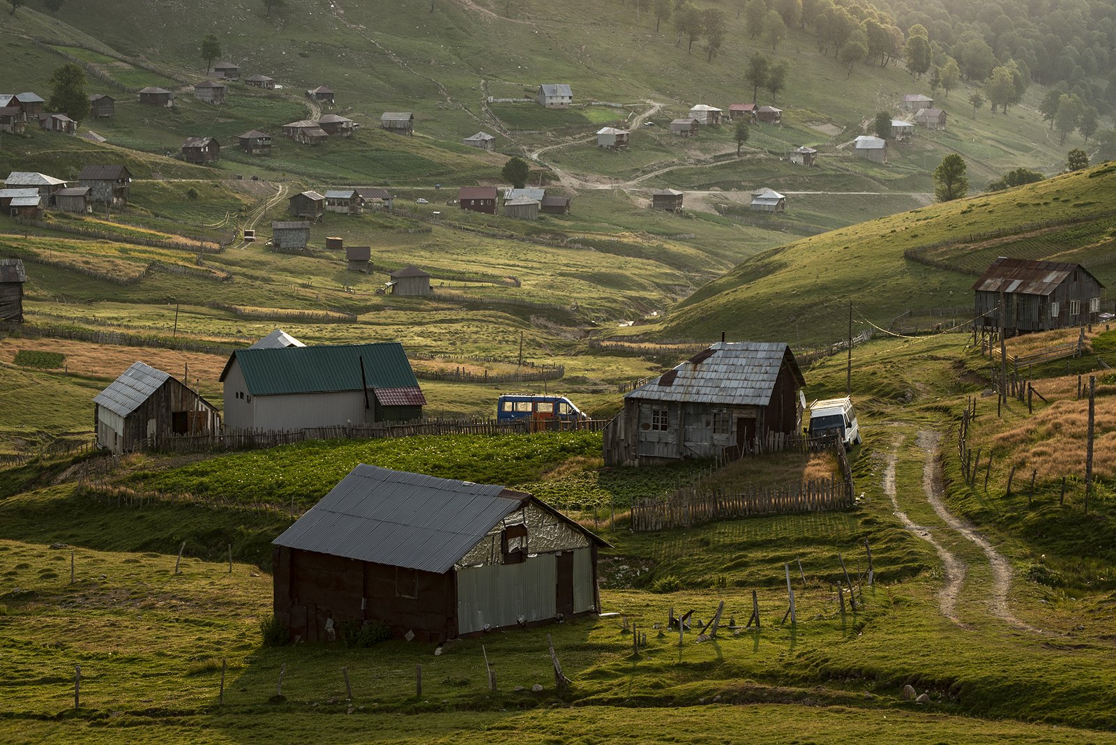 Georgienreise Frühstück im Kaukasus Kaukasus-Reisen Urlaub in Georgien Reise Kleingruppe Tiflis Tbilissi David Garedschi David Gareji Kachetien Lagodechi Telawi Signaghi Stepantsminda Georgische Heerstraße Kasbek Kasbegi Ananuri Mzcheta Uplisziche Gori Kutaissi Gelati Swanetien Mestia Ushguli Batumi Schwarzes Meer deutschsprachige Reiseleitung kleine feine Hotels und Gasthäuser Wanderungen Kultur georgische Geschichte georgische Kulinarik