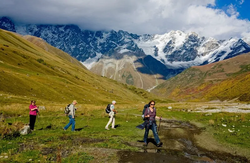 Georgienreise Frühstück im Kaukasus Kaukasus-Reisen Urlaub in Georgien Reise Kleingruppe Tiflis Tbilissi David Garedschi David Gareji Kachetien Lagodechi Telawi Signaghi Stepantsminda Georgische Heerstraße Kasbek Kasbegi Ananuri Mzcheta Uplisziche Gori Kutaissi Gelati Swanetien Mestia Ushguli Batumi Schwarzes Meer deutschsprachige Reiseleitung kleine feine Hotels und Gasthäuser Wanderungen Kultur georgische Geschichte georgische Kulinarik