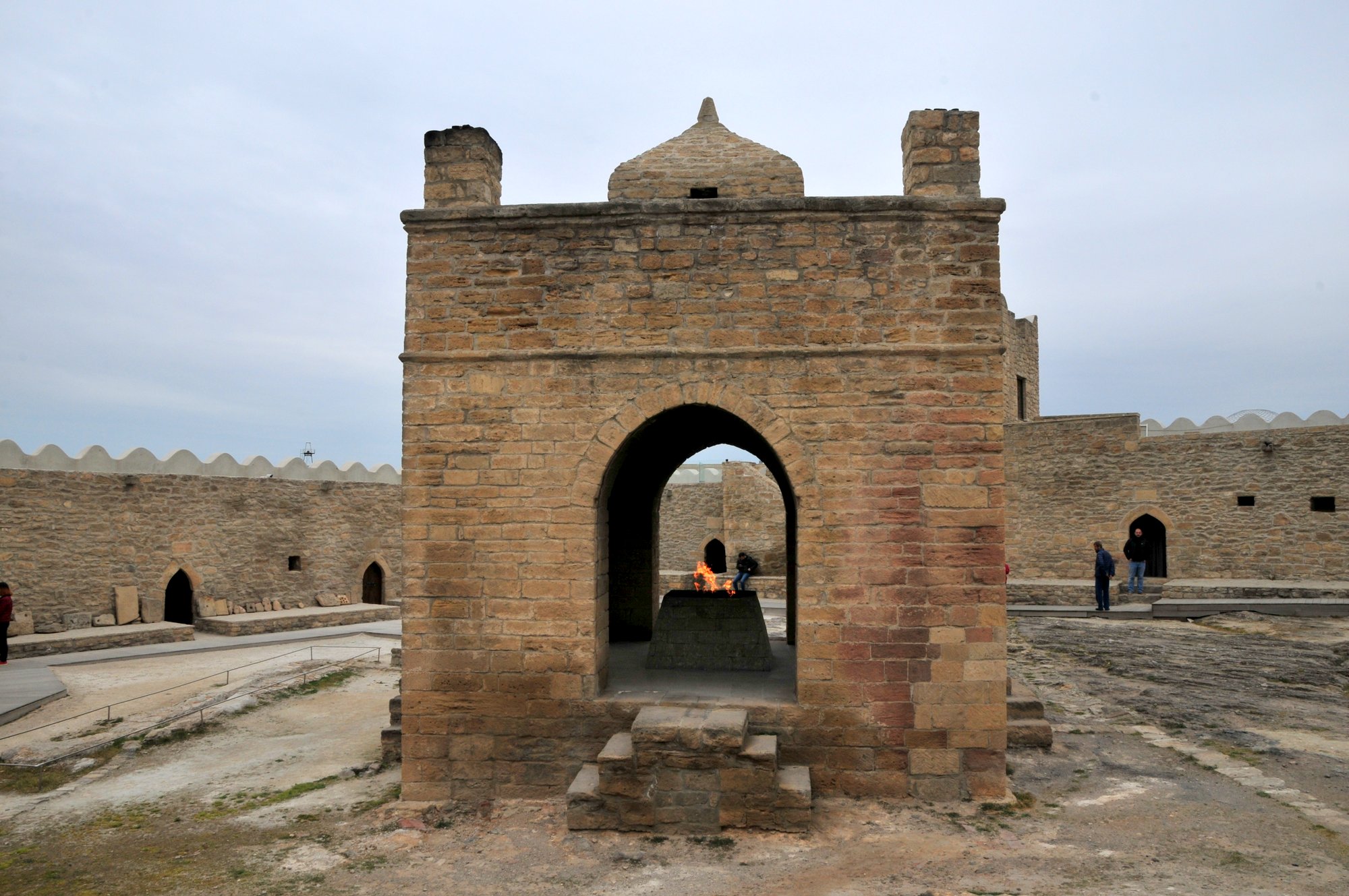 Mietwagenreise Mietwagen Reise Selbstfahrer Kaspisches Meer Kaukasus Baku individuell Rundreise Seidenstraße Steppe Öl Sowjeterbe Architektur Kulinarik atemberaubende Landschaften Kunst Kultur Begegnungen Organisation Reiseplanung Planung Kaukasus-Reisen