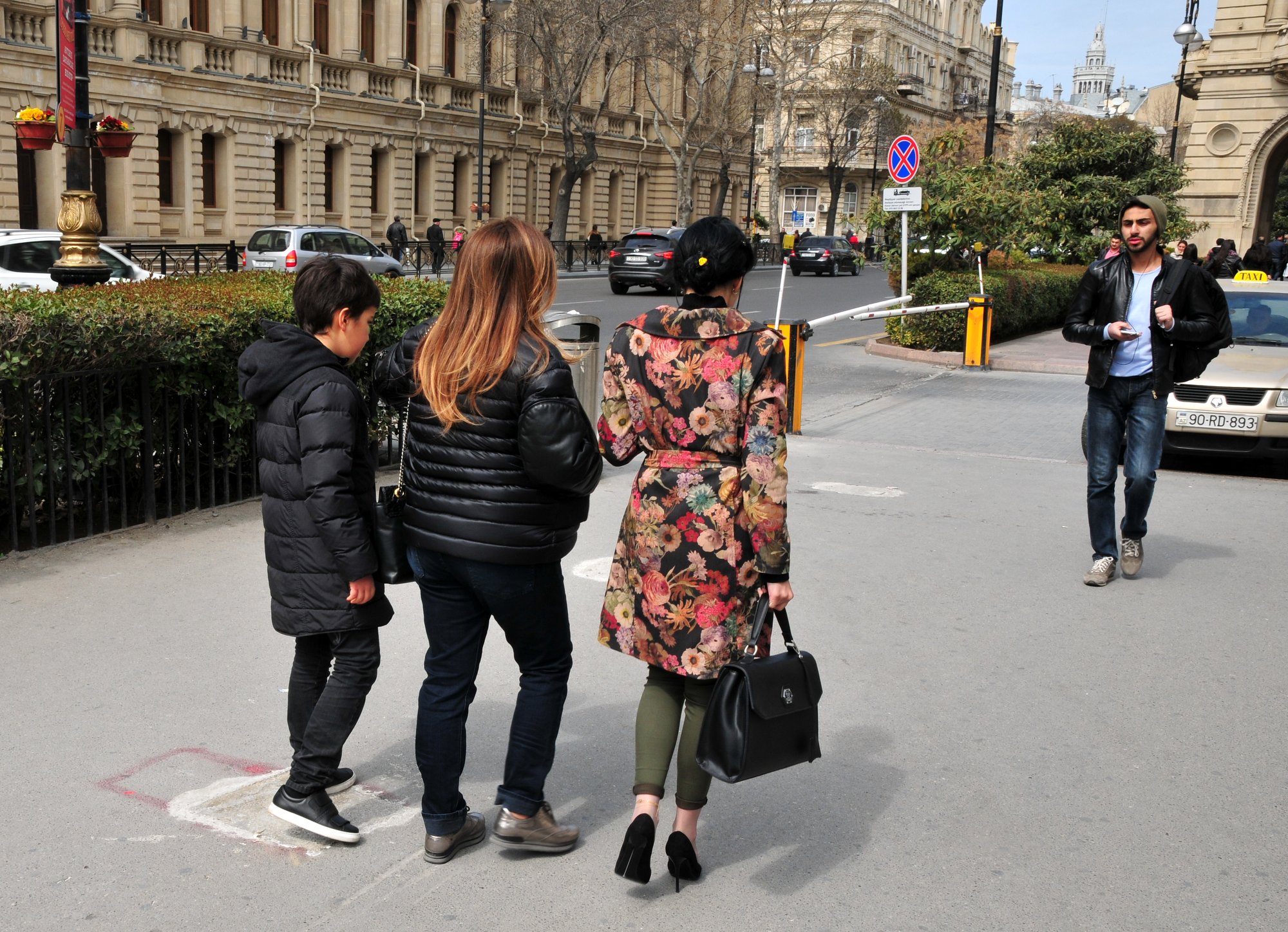 Mietwagenreise Mietwagen Reise Selbstfahrer Kaspisches Meer Kaukasus Baku individuell Rundreise Seidenstraße Steppe Öl Sowjeterbe Architektur Kulinarik atemberaubende Landschaften Kunst Kultur Begegnungen Organisation Reiseplanung Planung Kaukasus-Reisen