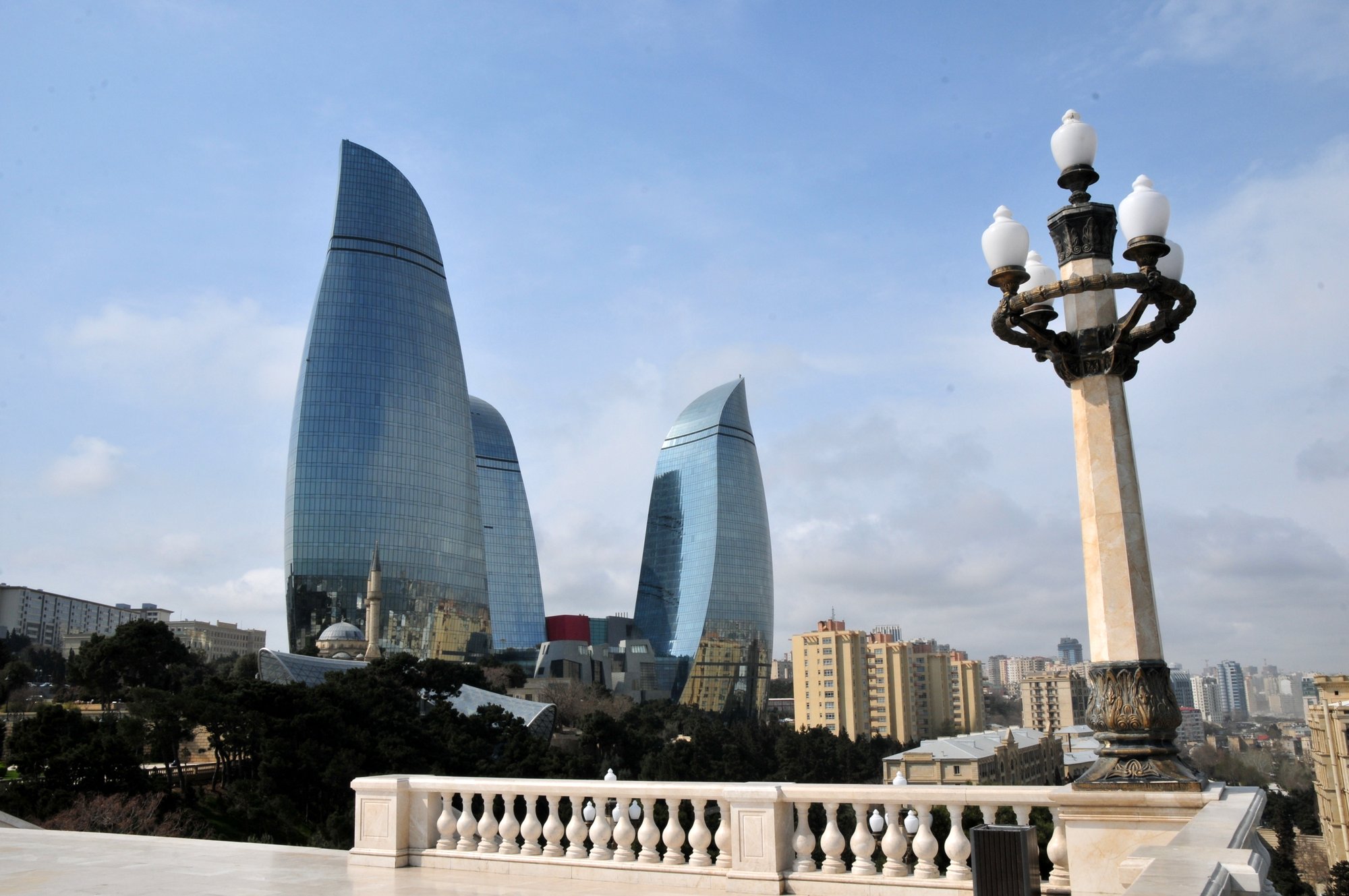 Mietwagenreise Mietwagen Reise Selbstfahrer Kaspisches Meer Kaukasus Baku individuell Rundreise Seidenstraße Steppe Öl Sowjeterbe Architektur Kulinarik atemberaubende Landschaften Kunst Kultur Begegnungen Organisation Reiseplanung Planung Kaukasus-Reisen