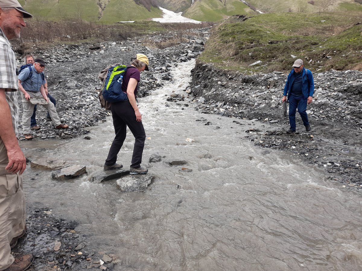 Georgien Reise Frühstück im Kaukasus im Schrara Tal Swanetien