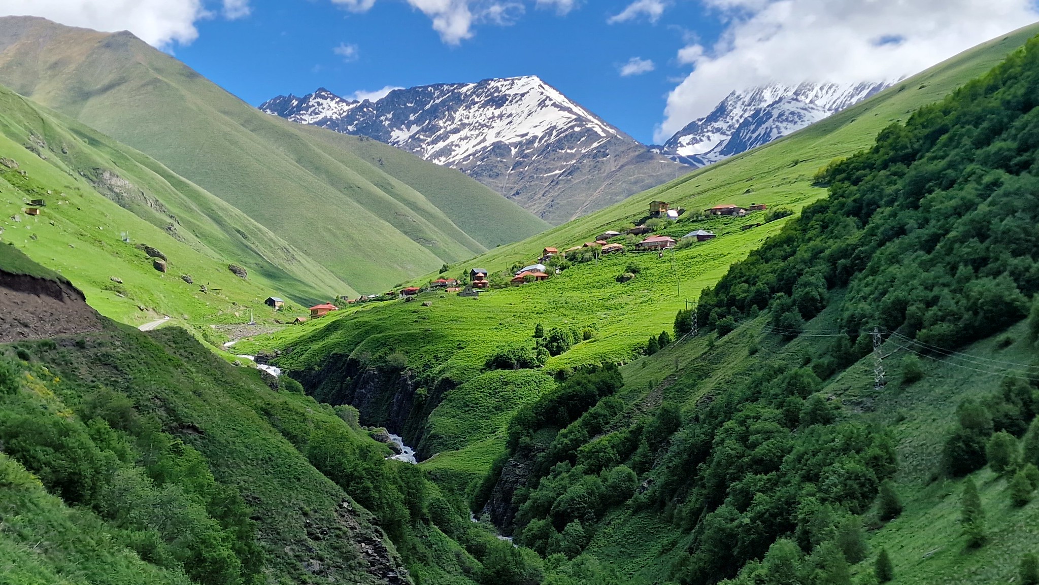 Blick auf Dshuta, Georgien