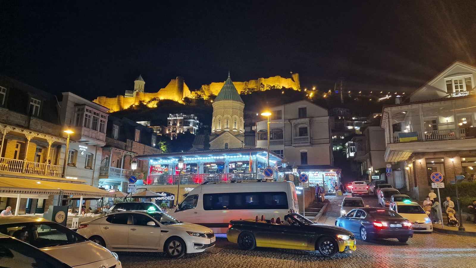 Tbilissi, Georgien - Altstadt am Abend