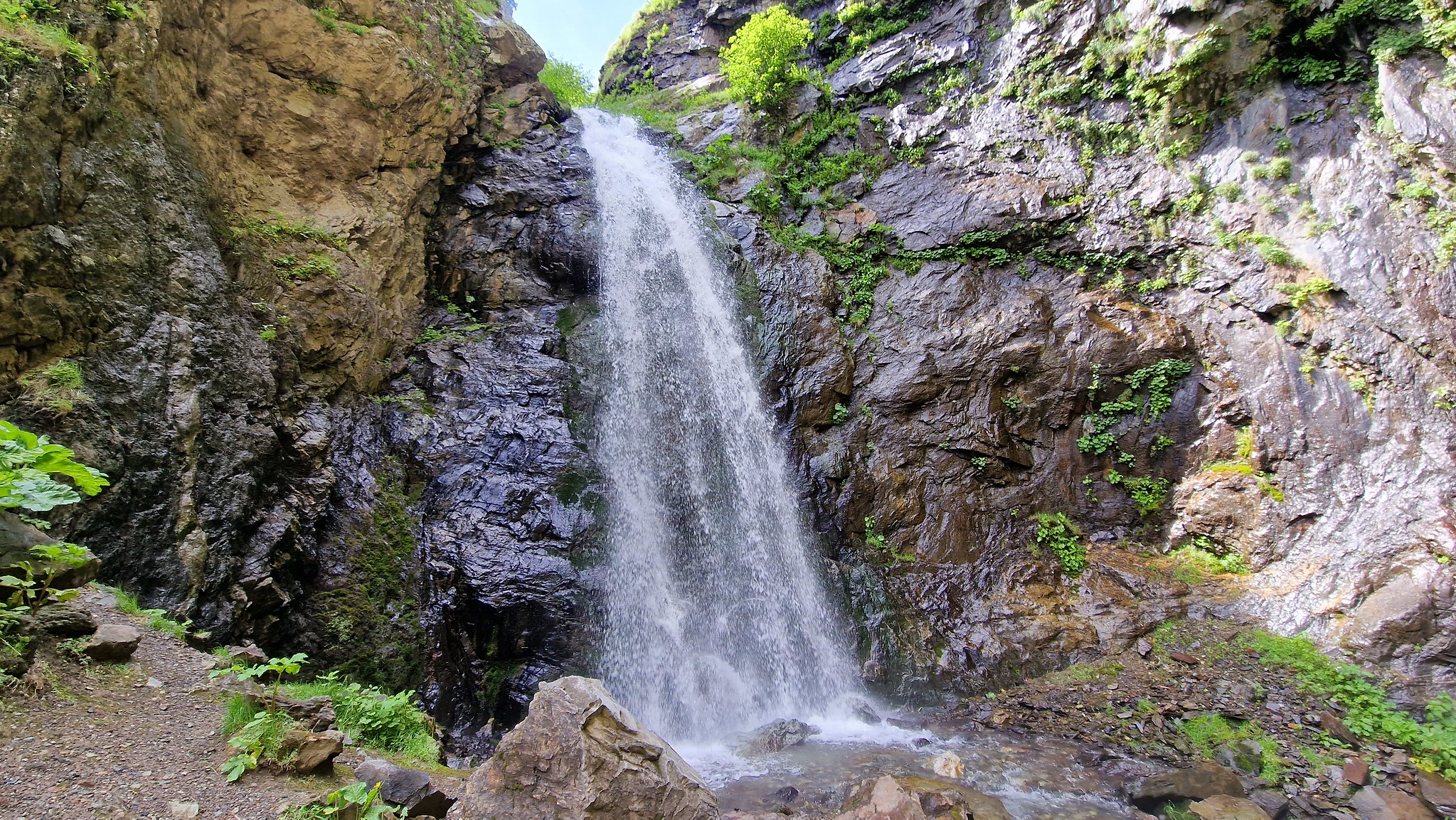 Wasserfall im Gveleti Tal, Georgien