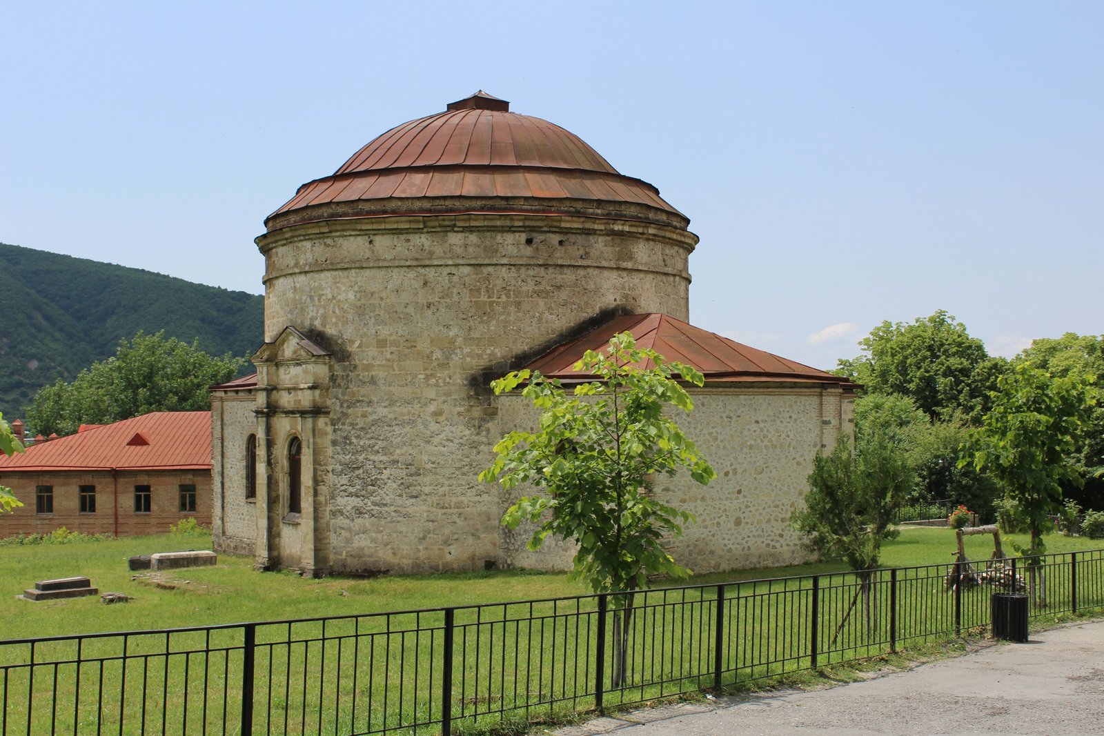 Historische albanische Kirche in Sheki