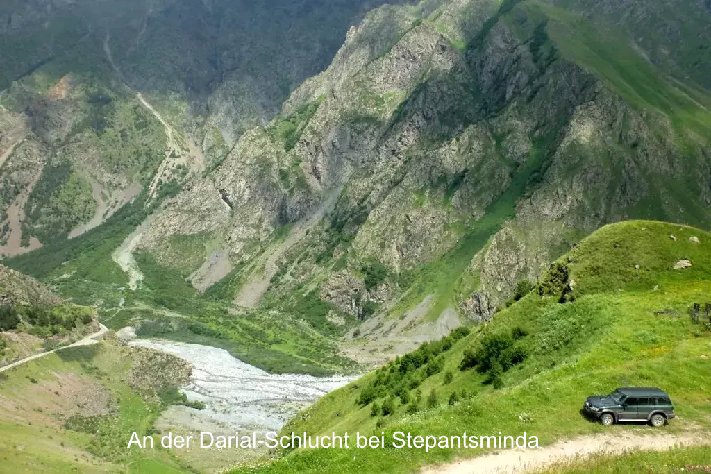 An der Darial Schlucht bei Stepantsminda Georgien